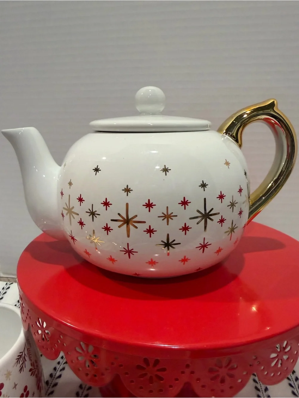 Harry And David Christmas Tea Pot And 2 Matching Cups Red & gold